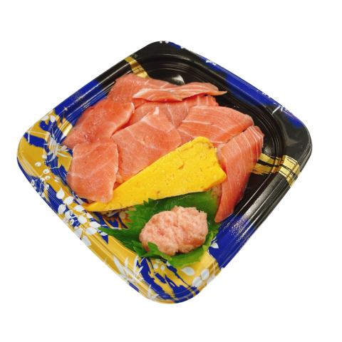 三心名物本まぐろ入り鉄火丼